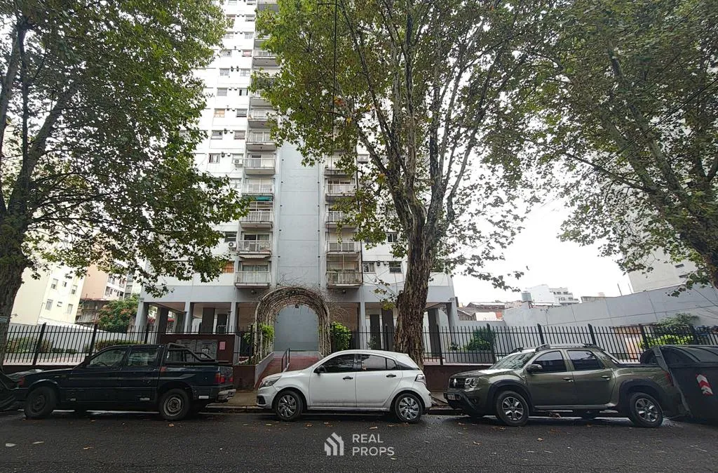 Monoambiente con balcón y cocina independiente en Villa Crespo