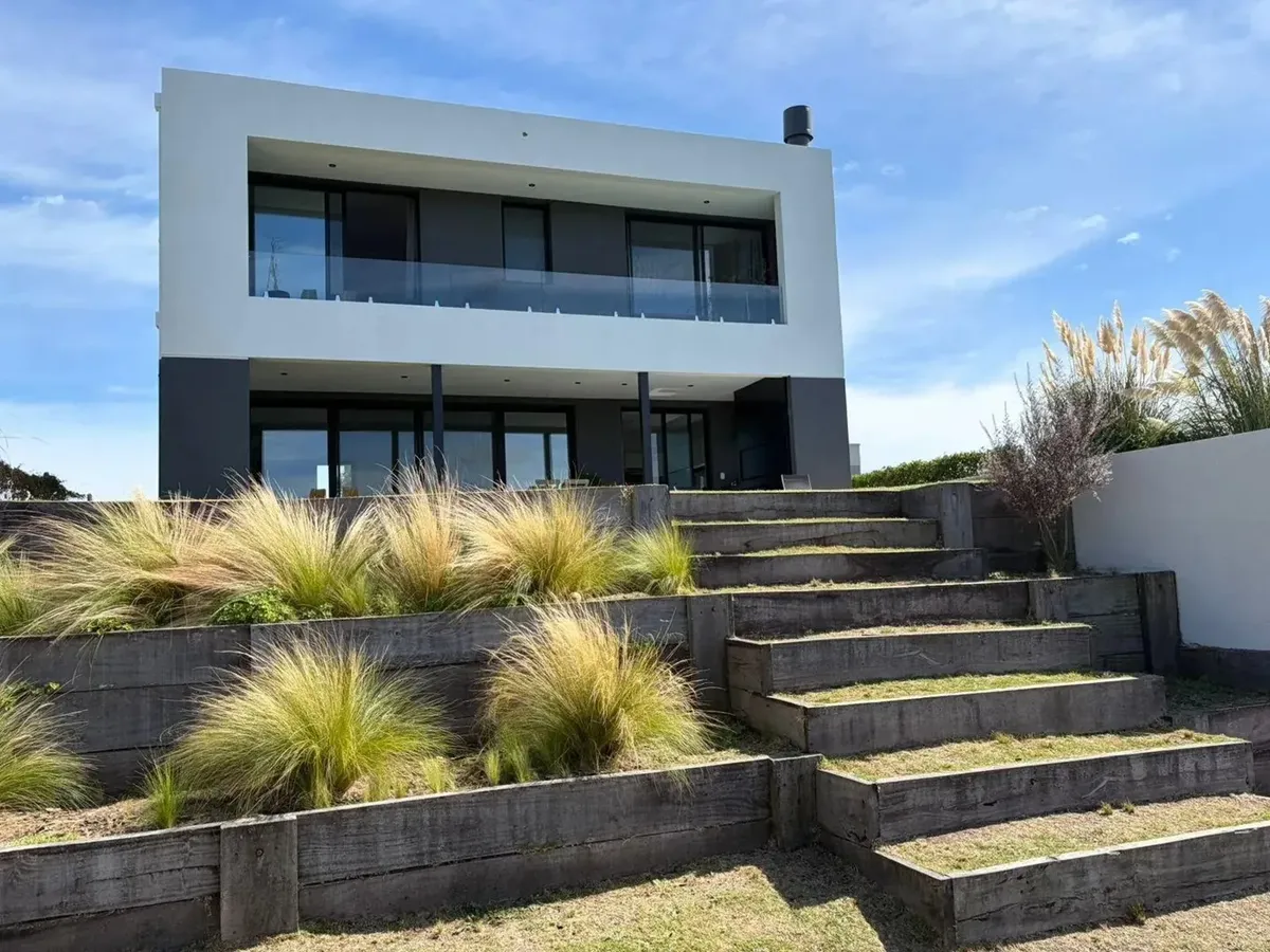 Brand-new four-bedroom house in Tigre’s Barrio Náutico Canal