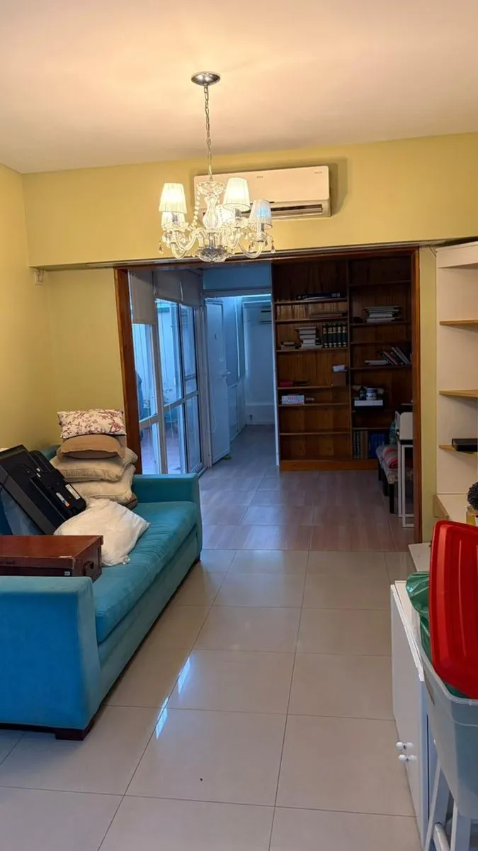Apartamento de três ambientes com dois pátios em Boedo