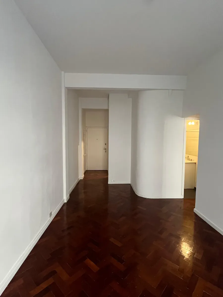 Departamento de 3 ambientes con balcón en Recoleta