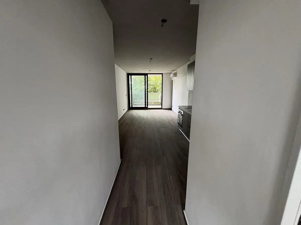 Новая двухкомнатная квартира с балконом и amenities в Villa Crespo