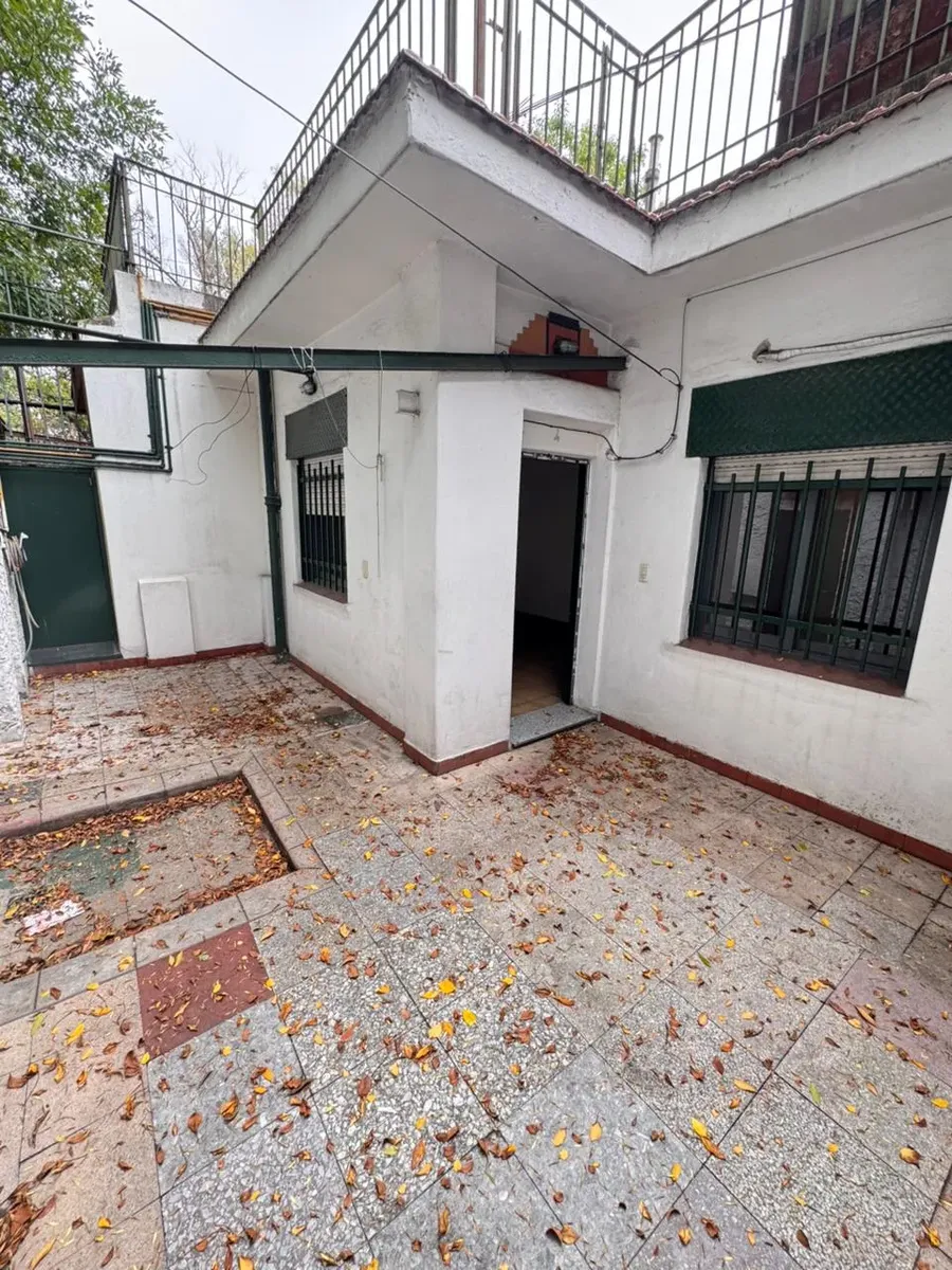 PH de 2 ambientes con patio en alquiler en Villa Real