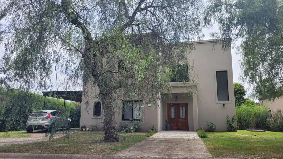 Unfurnished four-room house in Santa Catalina, Tigre