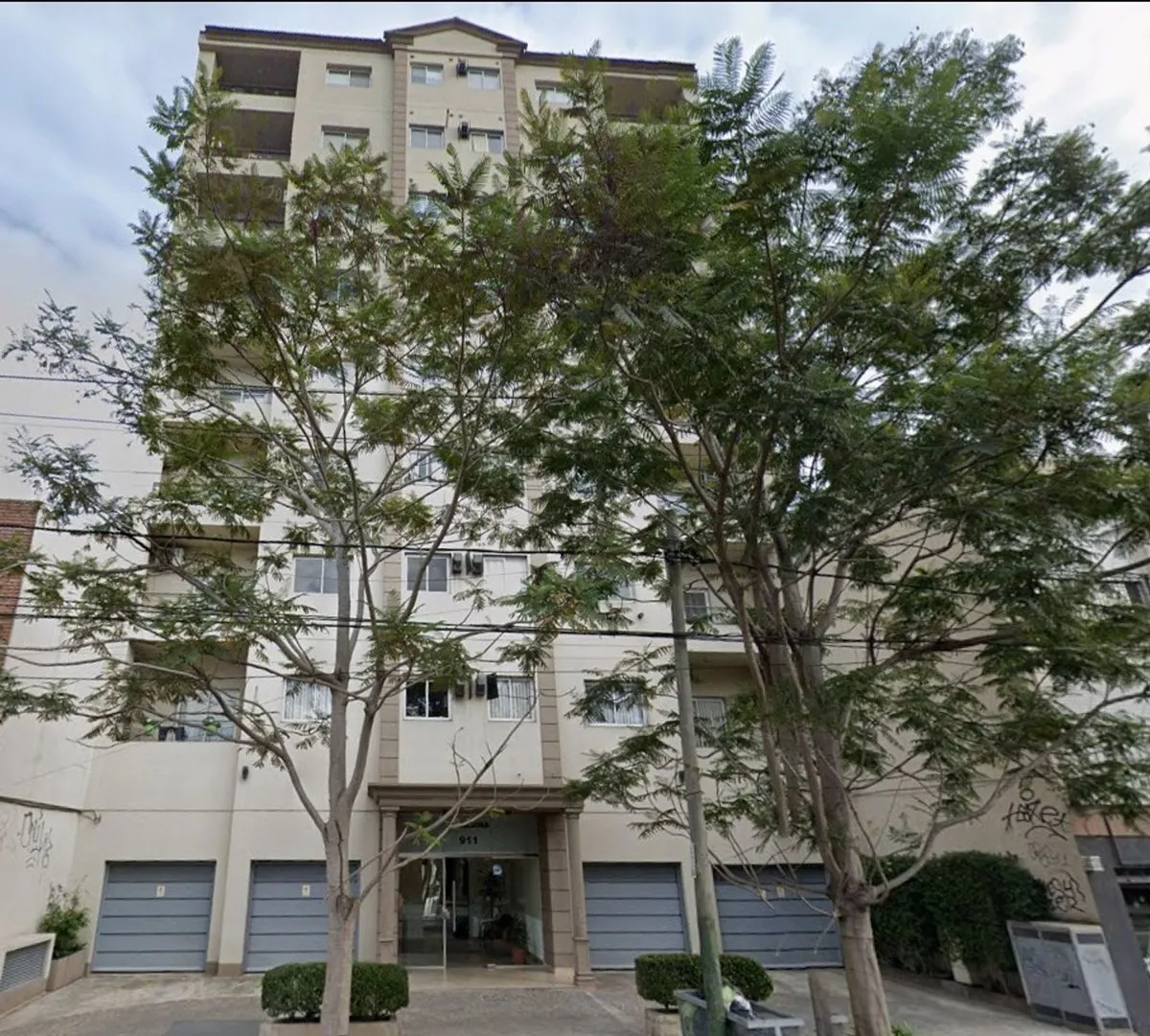 Two-room apartment with balcony in Banfield East