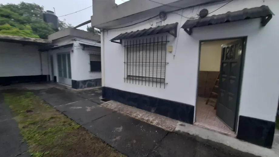 Apartamento PH de 1 quarto no fundo em Ituzaingó Norte