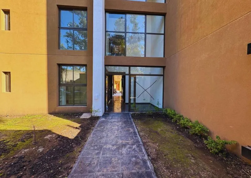 Apartamento de 3 ambientes novo com 2 dormitórios e varanda-terraço em Ituzaingó