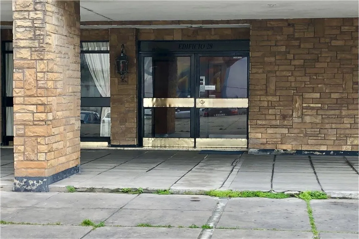 Departamento de 3 ambientes con espacio para guardacoche en La Boca