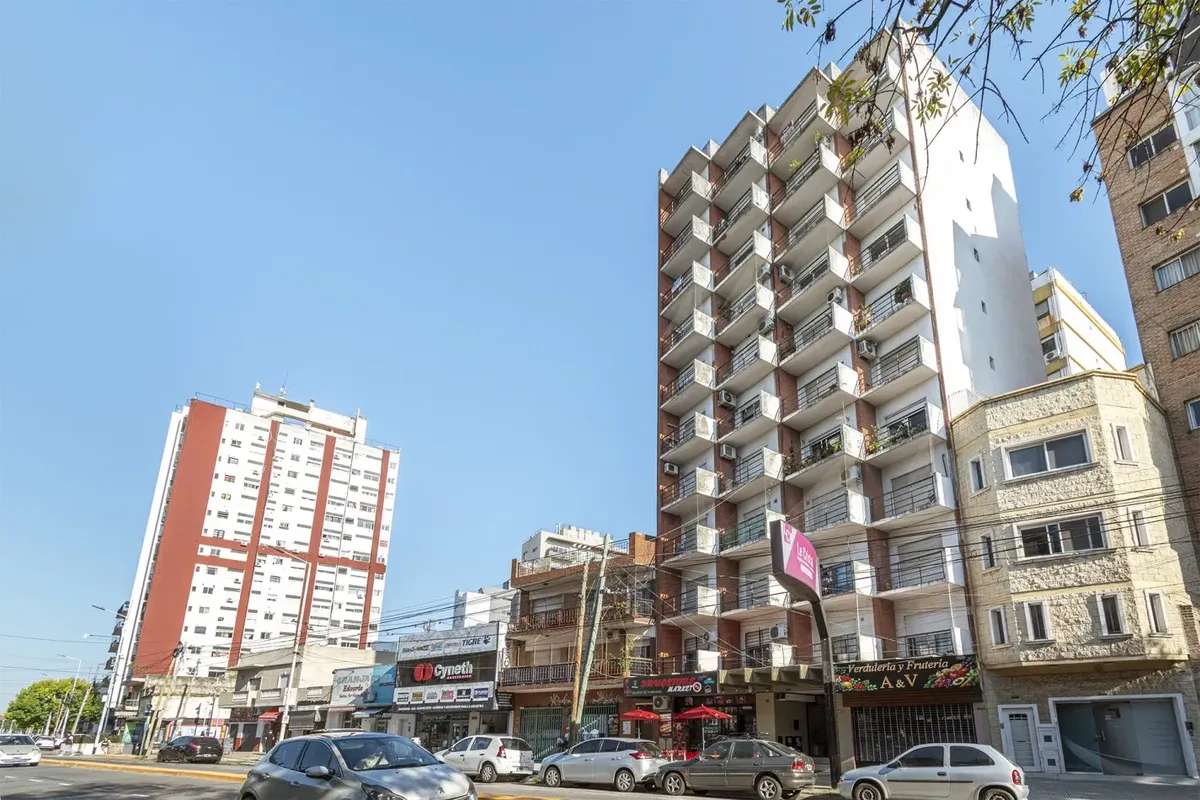 Departamento de 3 ambientes en altura con balcón y vista al río en Avellaneda