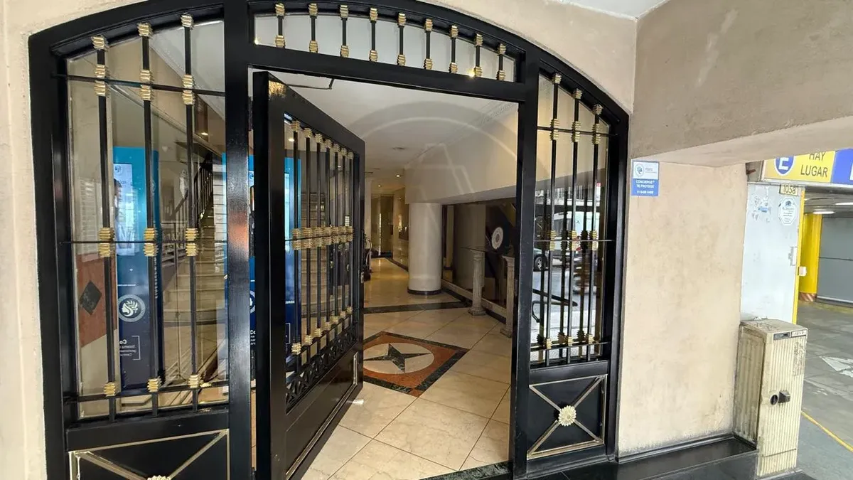 Departamento de 2 ambientes con balcón corrido en Recoleta