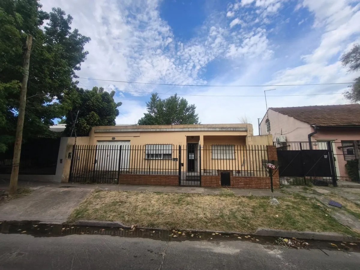 Casa em aluguel com 3 ambientes em Hurlingham