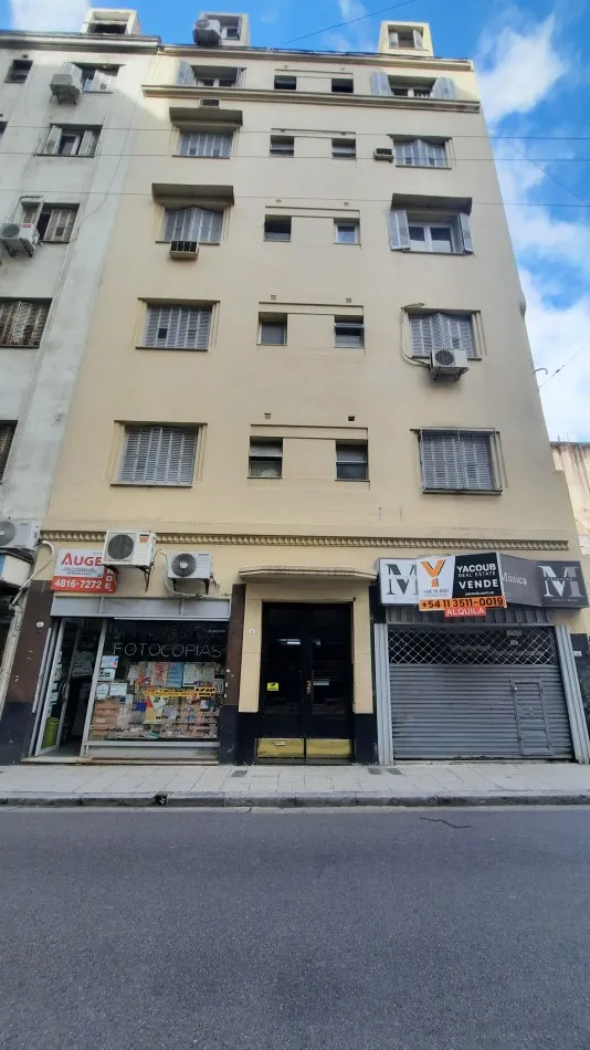 Two-room apartment with communal terrace in Monserrat