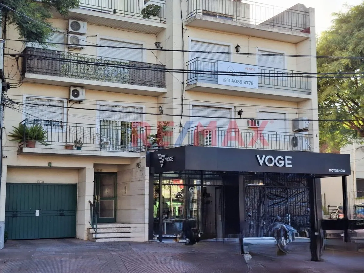 Apartamento de 3 ambientes com varanda e vaga fixa em Martínez