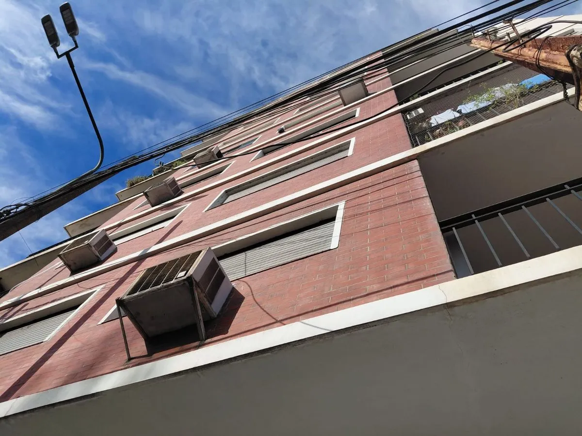 Departamento de 2 ambientes con patio y parrilla propia en Banfield