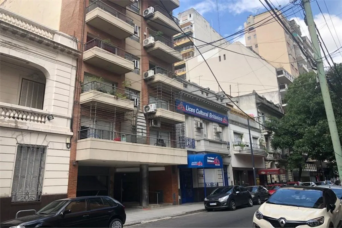 Квартира-студия с балконом в Flores