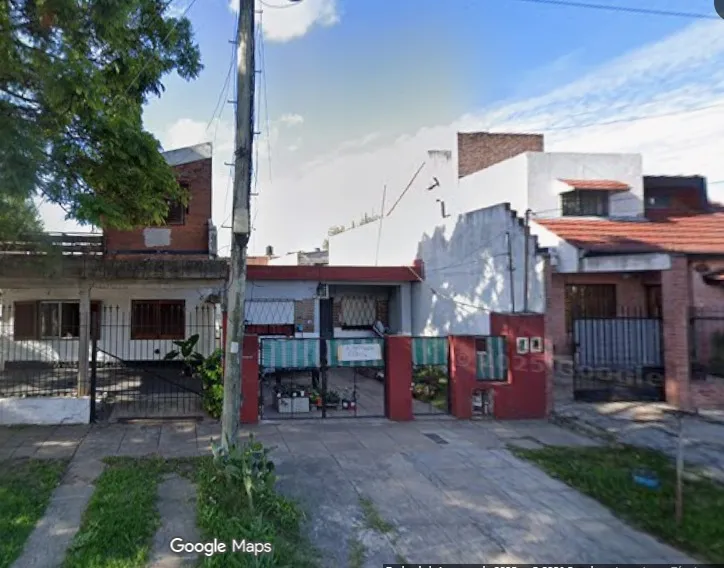 Casa de três ambientes com vaga de garagem em Hurlingham