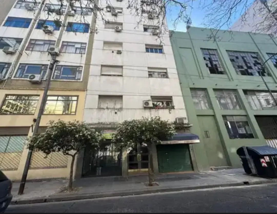 El Monoambiente Es Muy Luminoso, Amplio, Buena Vista, Baño Completo Con Bañera. A 10mtrs De Av Belgrano, 2 Cuadras De Av Entre Rios, 3 Cuadras De Av Rivadavia Y 5 Cuadras De 9 Julio. Excelente Ubica
