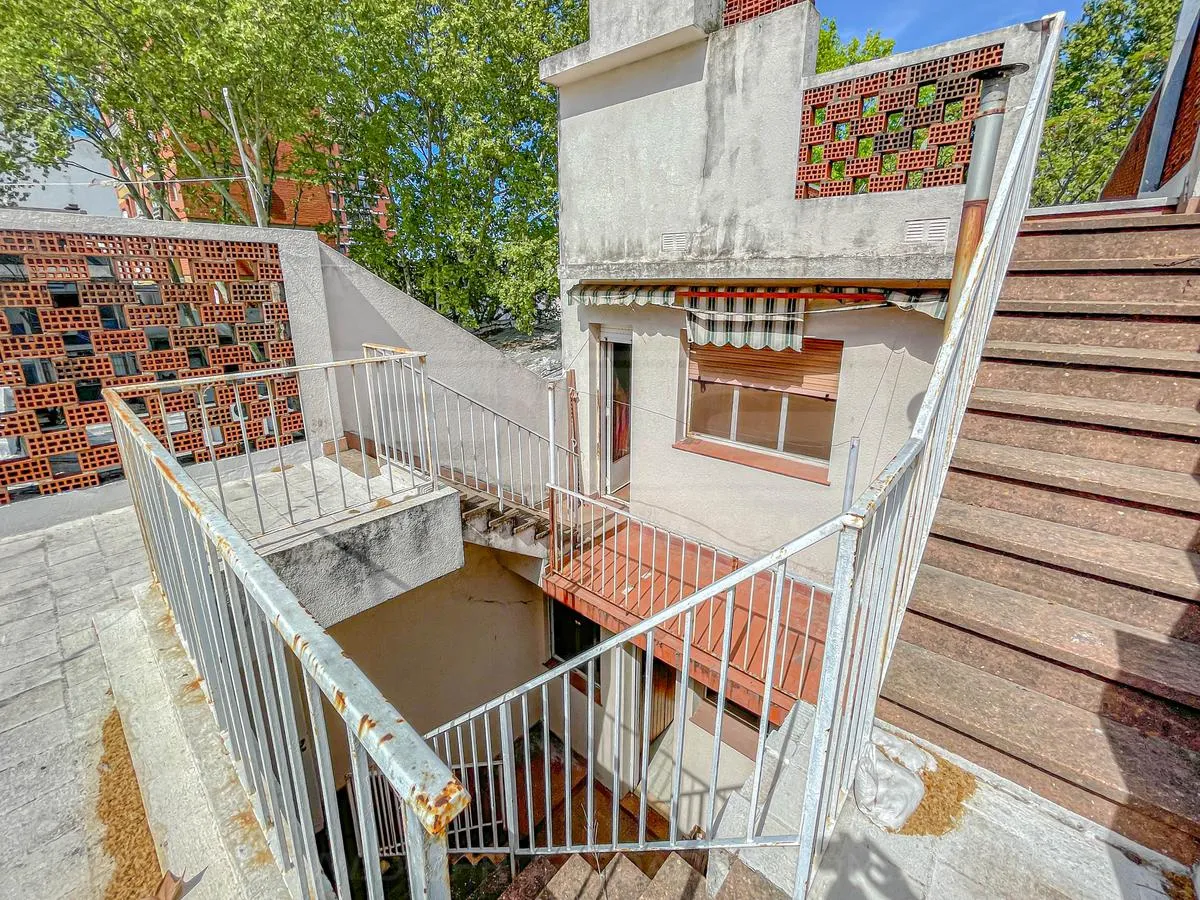 Apartamento de 3 dormitórios em Martínez, acesso independente na parte superior