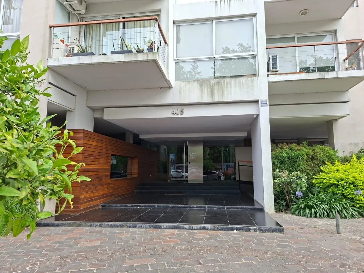 Apartamento duplex de 3 ambientes com vaga de garagem em Olivos