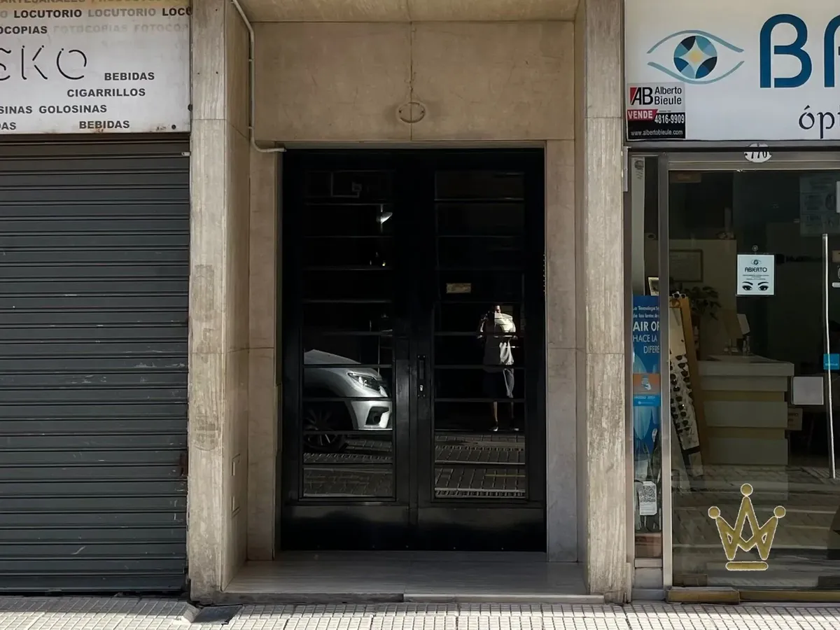 Departamento de 3 ambientes al frente con vista a Palacio Paz en Retiro