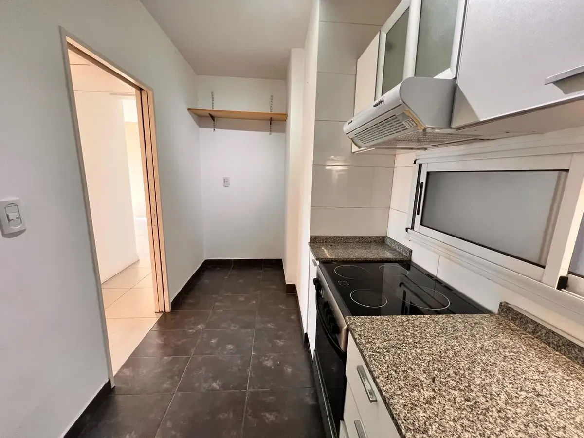 Apartamento de 3 ambientes com 2 dormitórios e vaga fixa em San Cristóbal