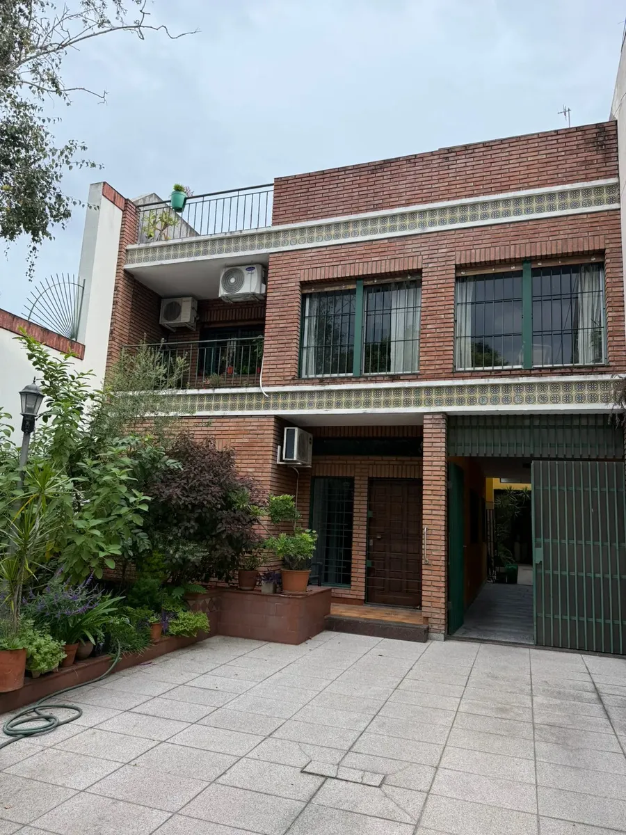 Apartamento térreo com 2 dormitórios em Monte Castro