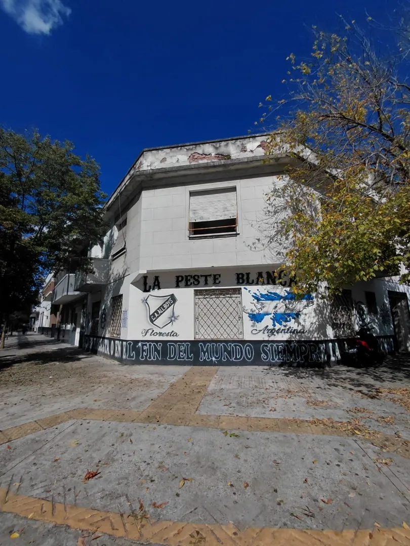 PH de dois ambientes com pátio em Monte Castro