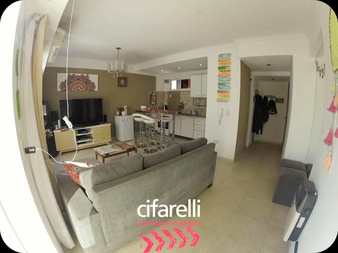 Apartamento de 2 ambientes com varanda e terraço privativo em Mataderos