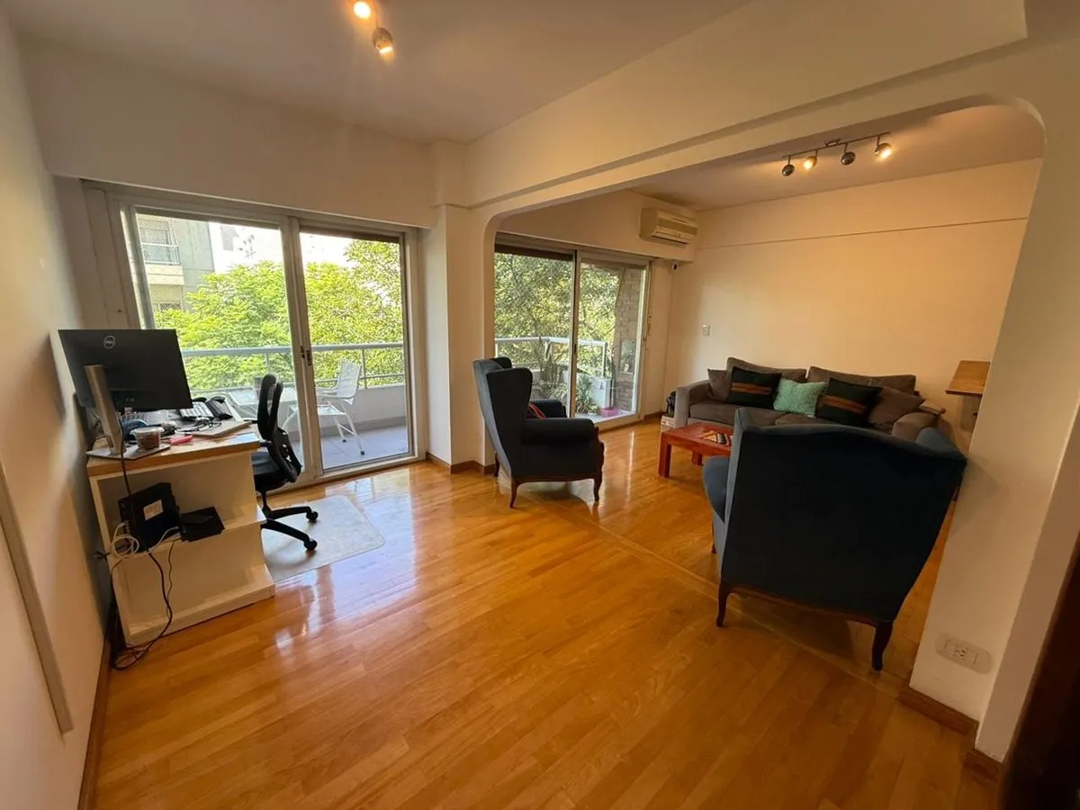 Three-room apartment with service room in Villa Urquiza