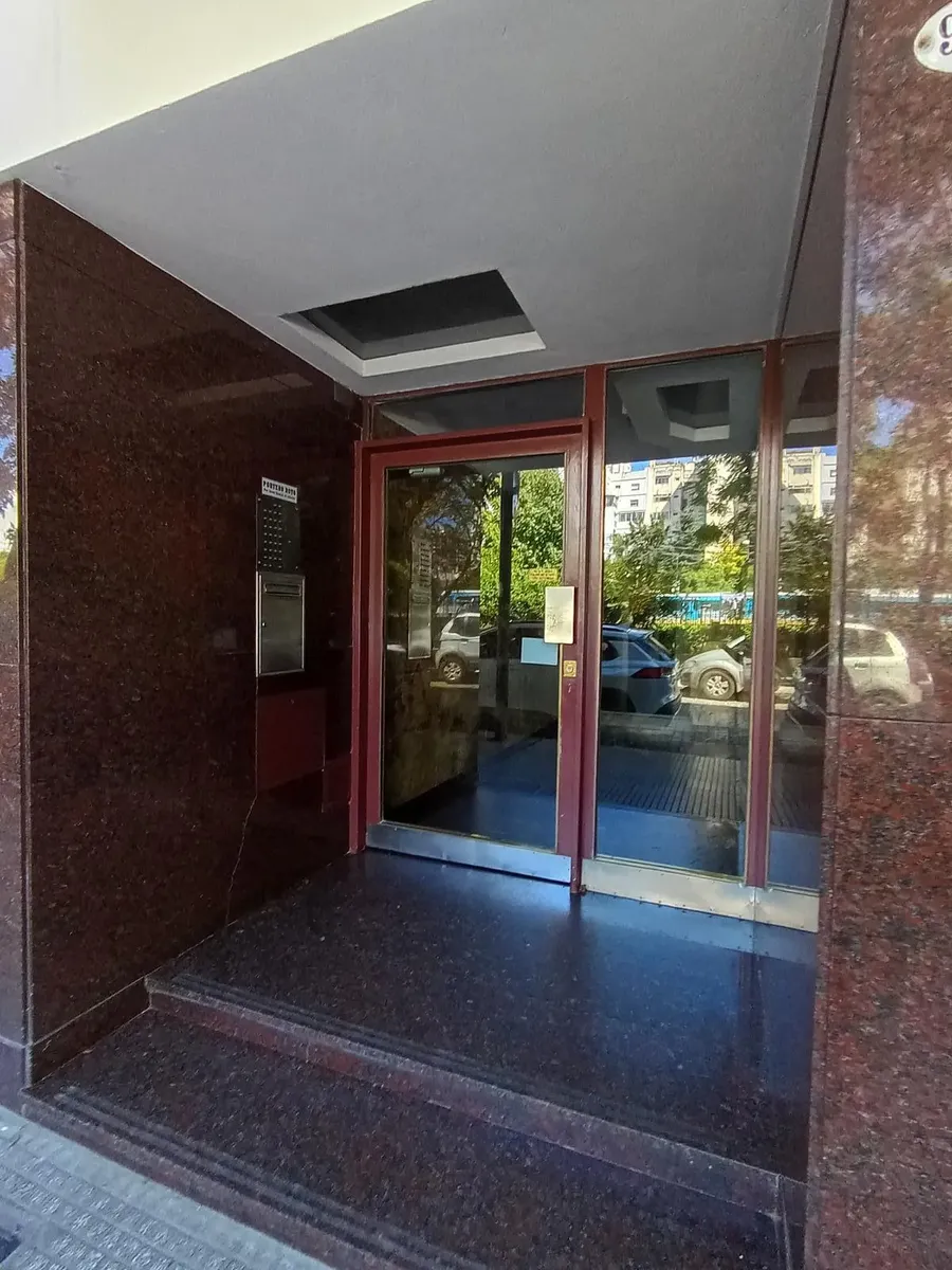 One-bedroom apartment in Caballito facing Plaza Favaloro