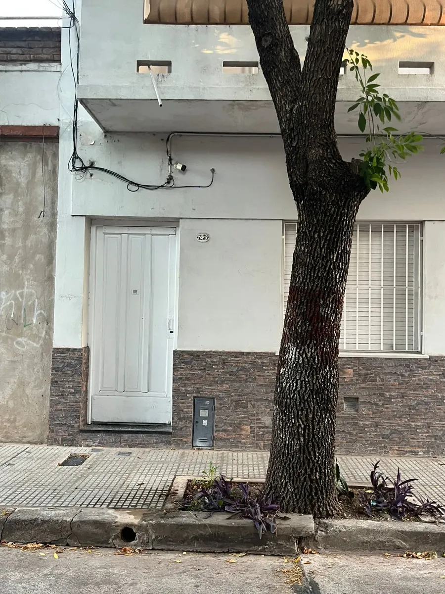 PH refaccionado a nuevo de 2 ambientes y medio en planta baja en Versalles