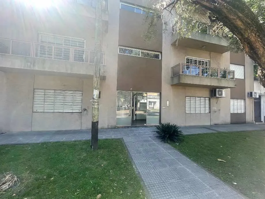 Apartamento de 2 ambientes com vaga e terraço privado em Quilmes Oeste
