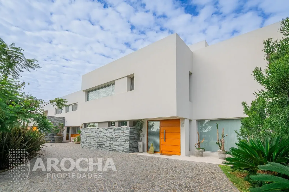 Casa En Alquiler Doble Lote A La Laguna