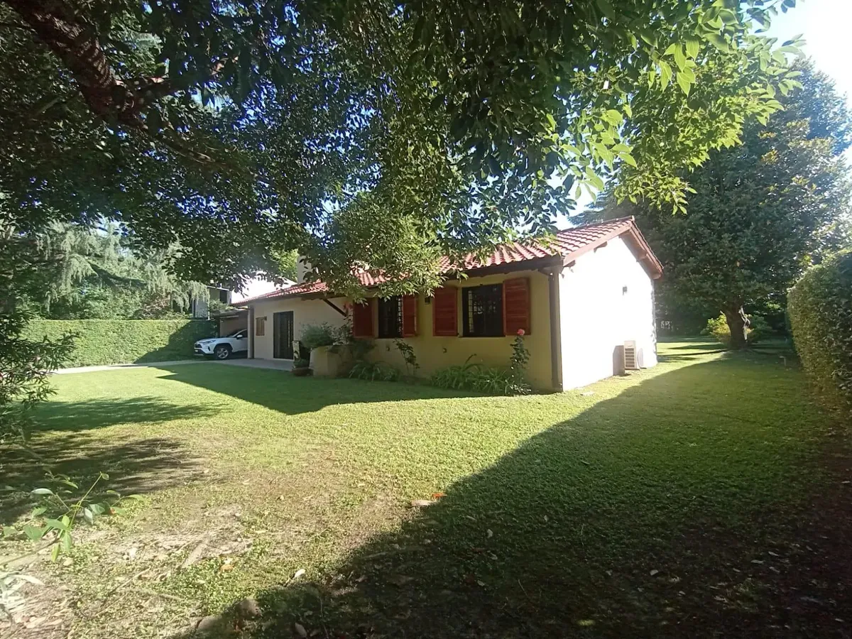 Venta De Casa 4 Amb, Cochera, Pileta, Sobre Lote 1500m2 En Del Viso