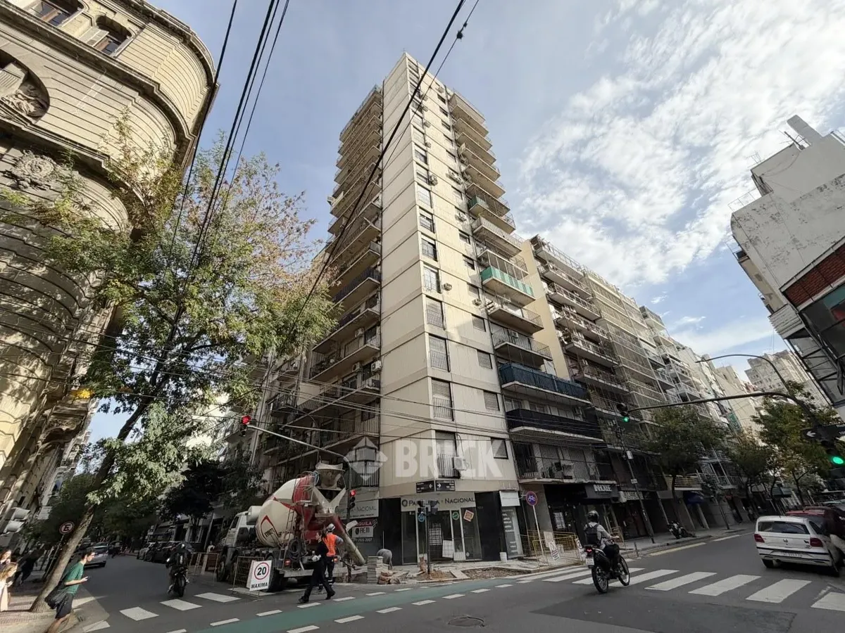 Two-room apartment with balcony in Barrio Norte