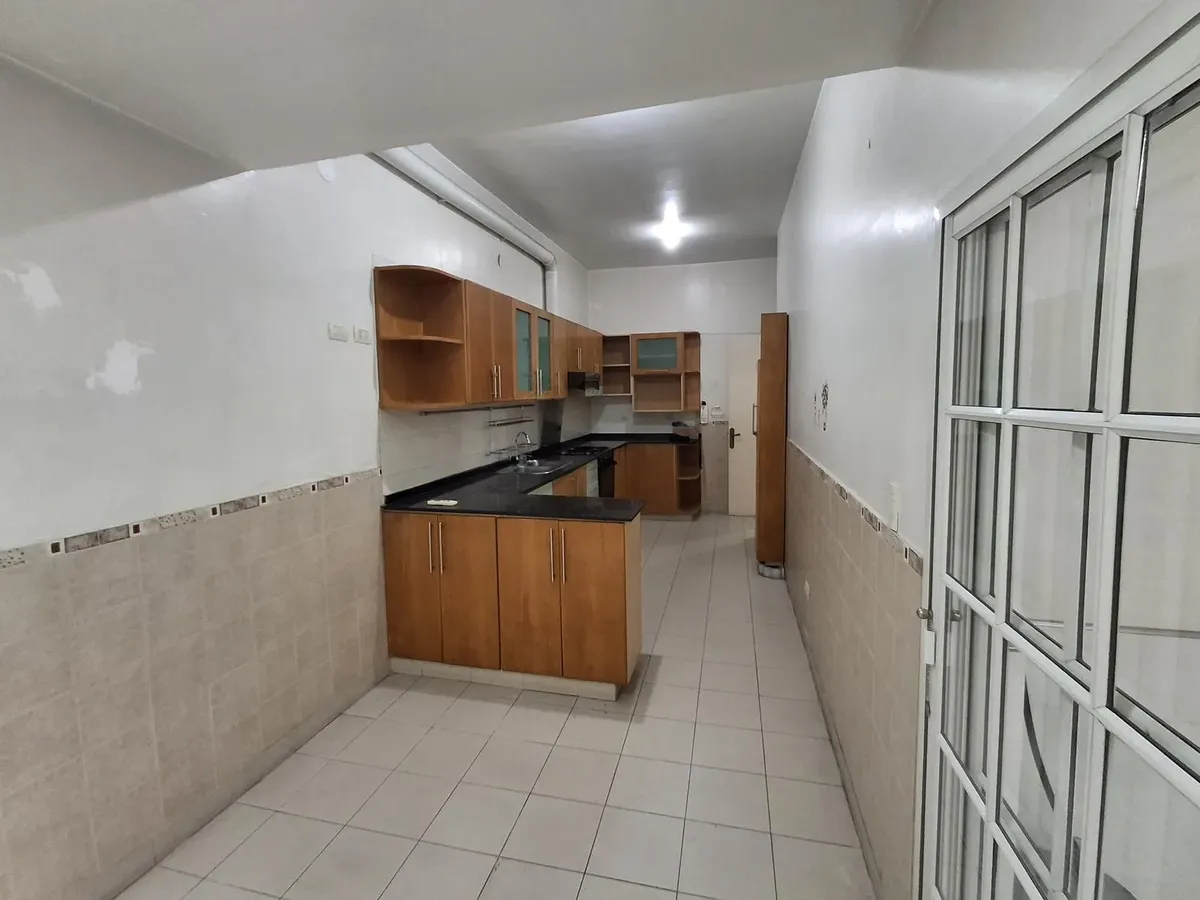 Casa 7 ambientes en Parque Chacabuco