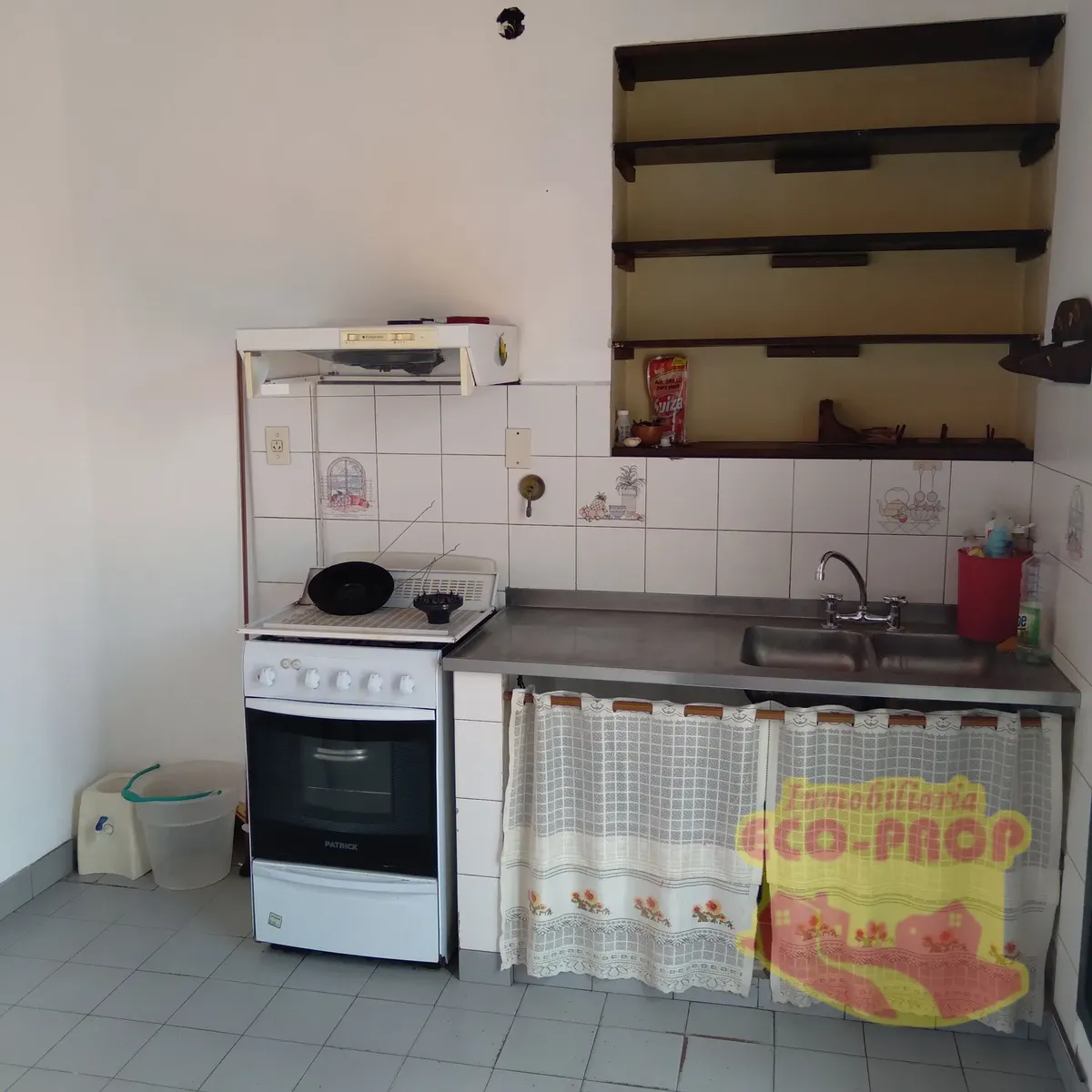 Alquiler - Villa Tesei A Mts. Av. Vergara. Depto. En Planta Alta De 2 Ambientes Con Patio Terraza