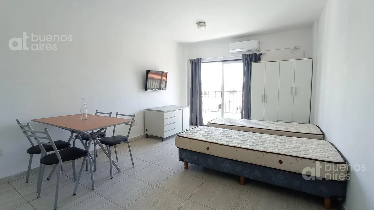 Studio apartment with balcony, Balvanera