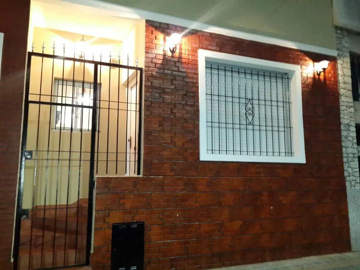 PH de três ambientes com pátio em Mataderos