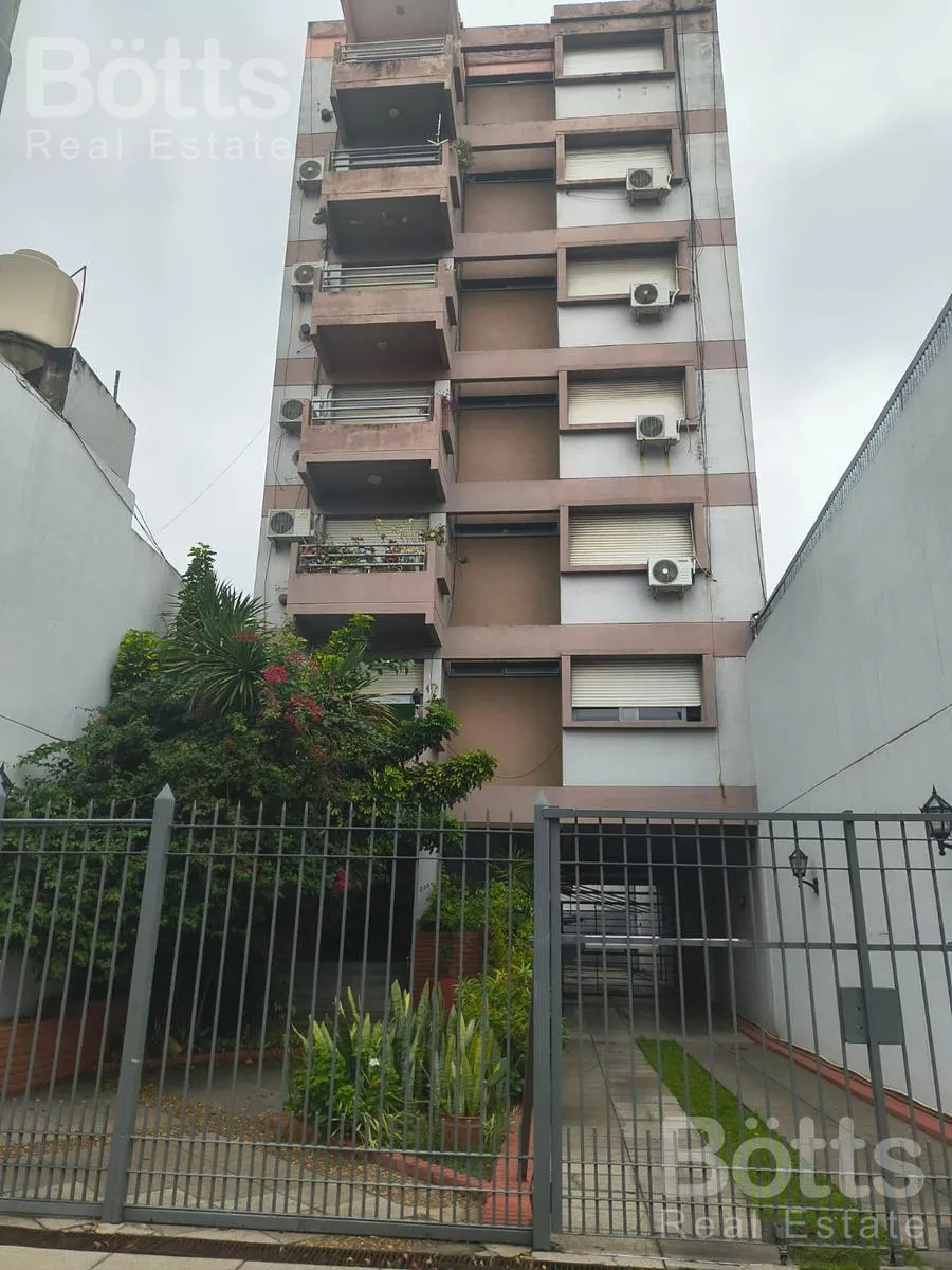 Semipiso de 2 ambientes con balcón en Floresta