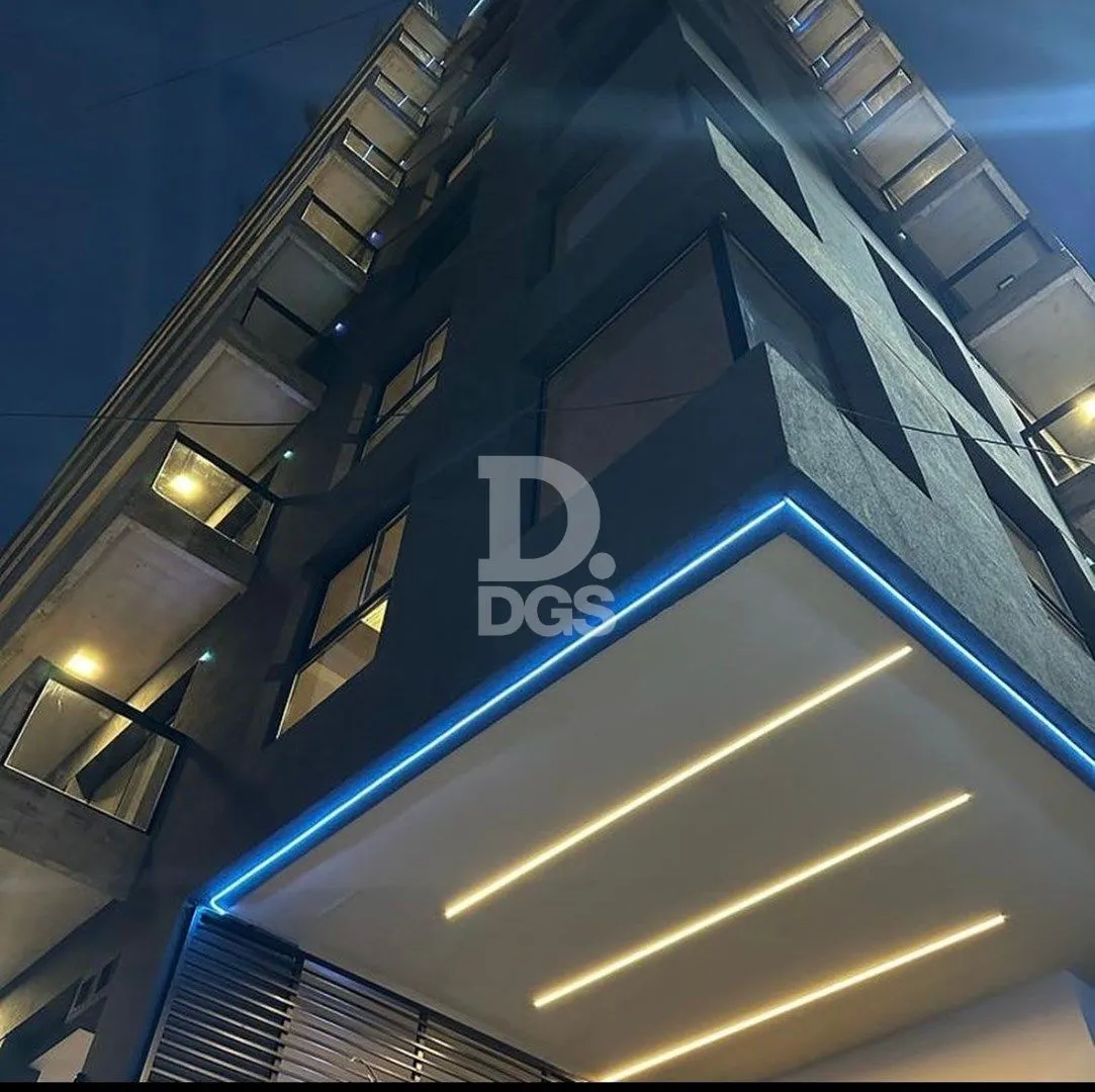 Kitnet semiandar de 2 ambientes no 1º andar de frente em Remedios de Escalada