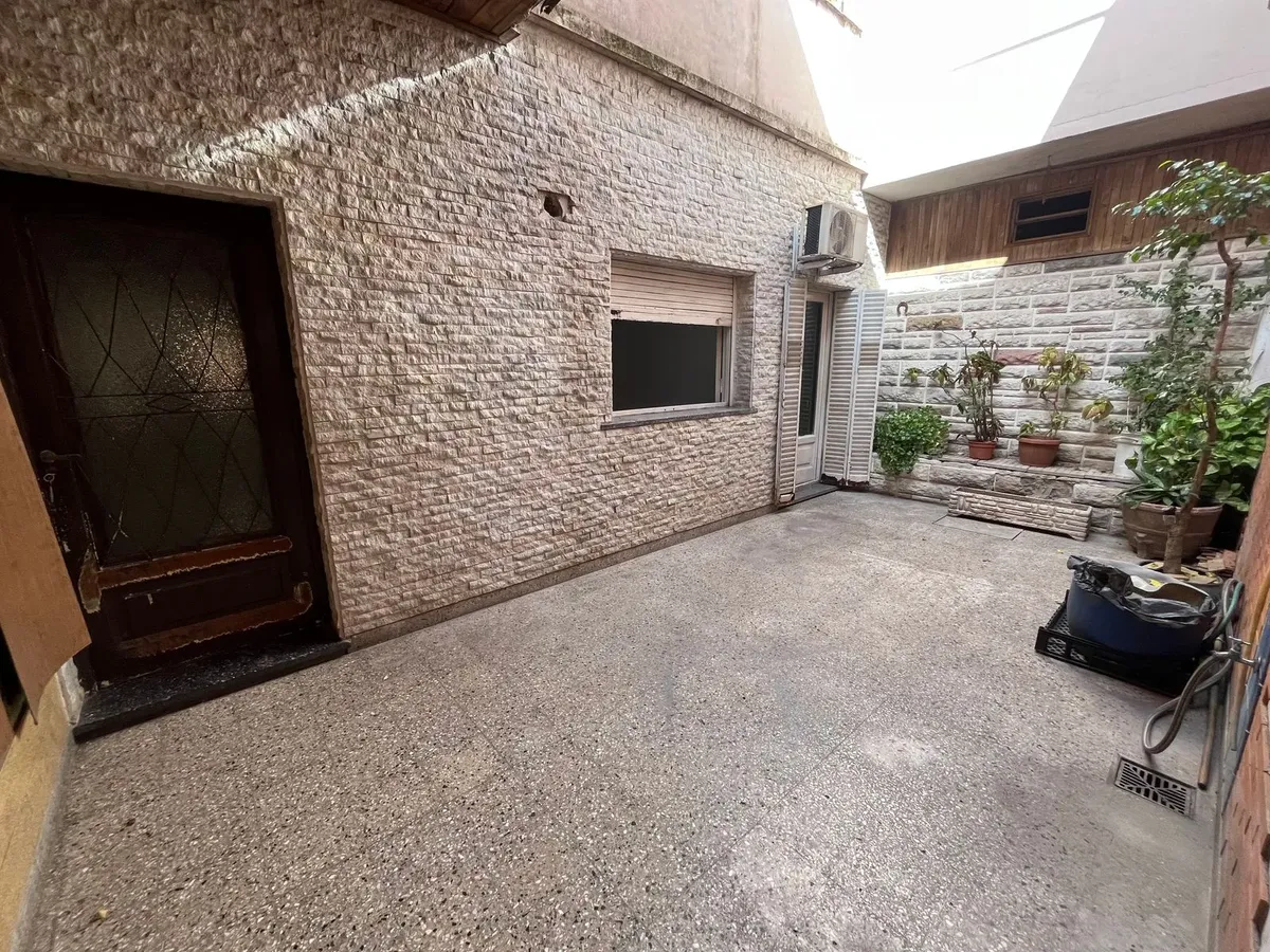 PH de três ambientes com entrada independente em Mataderos