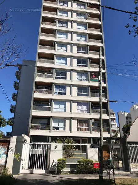 Apartamento de dois ambientes na 6ª andar, de frente em Villa Ballester