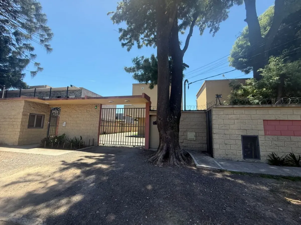 Dúplex de 2 dormitorios con cochera en San Miguel