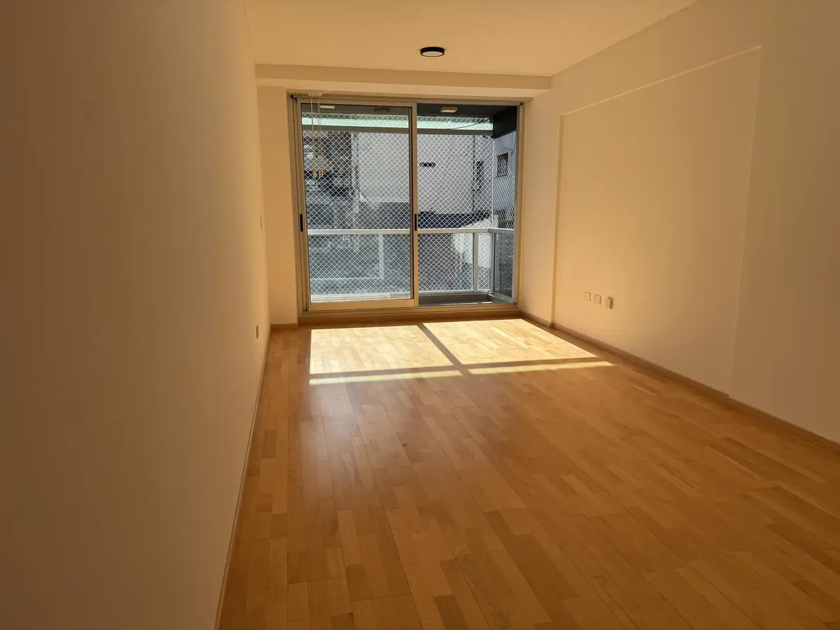 Two-room apartment with balcony and storage in Colegiales