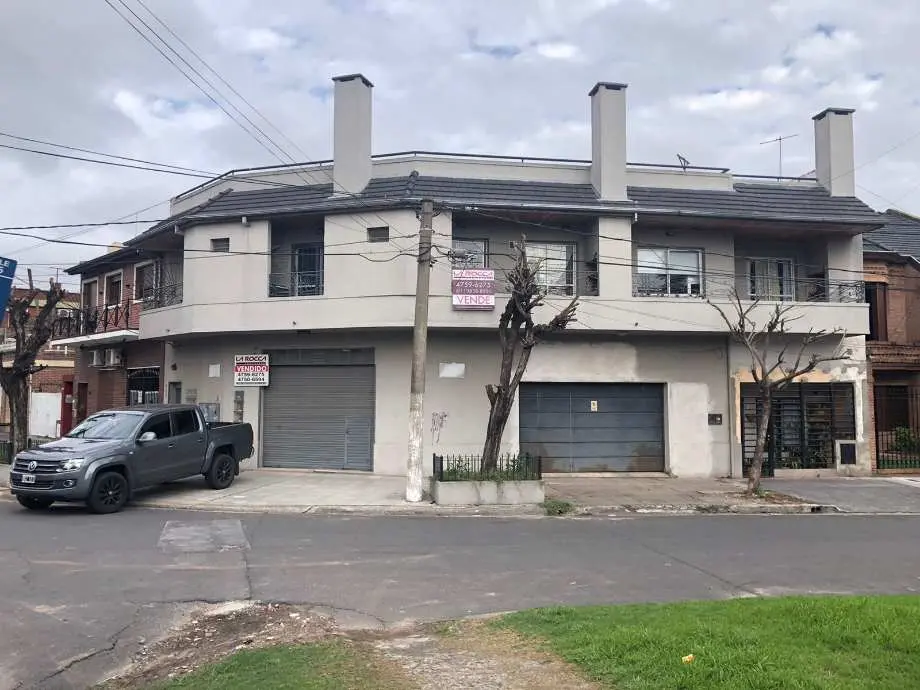 Kitnet com varanda tipo terraço em Villa Bosch