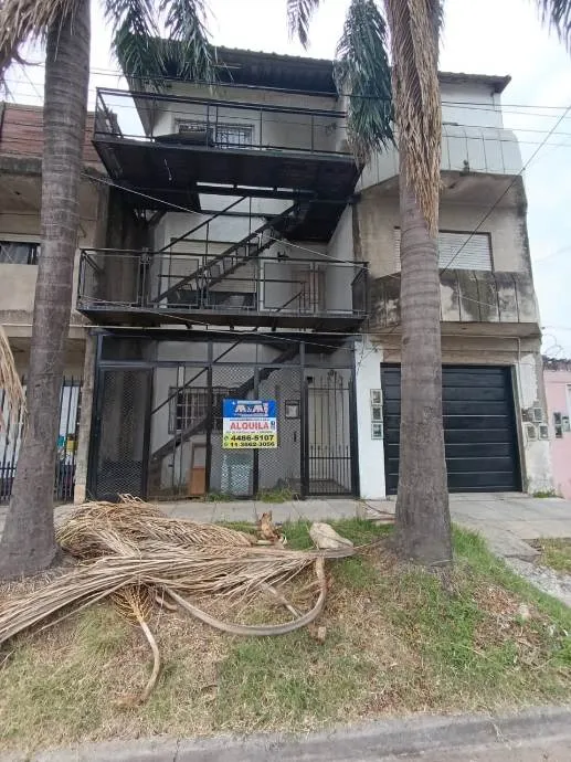 Planta baja, patio, 2 ambientes