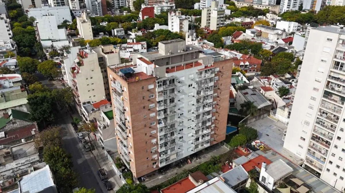 Furnished three-room apartment with balcony and pool in Caballito