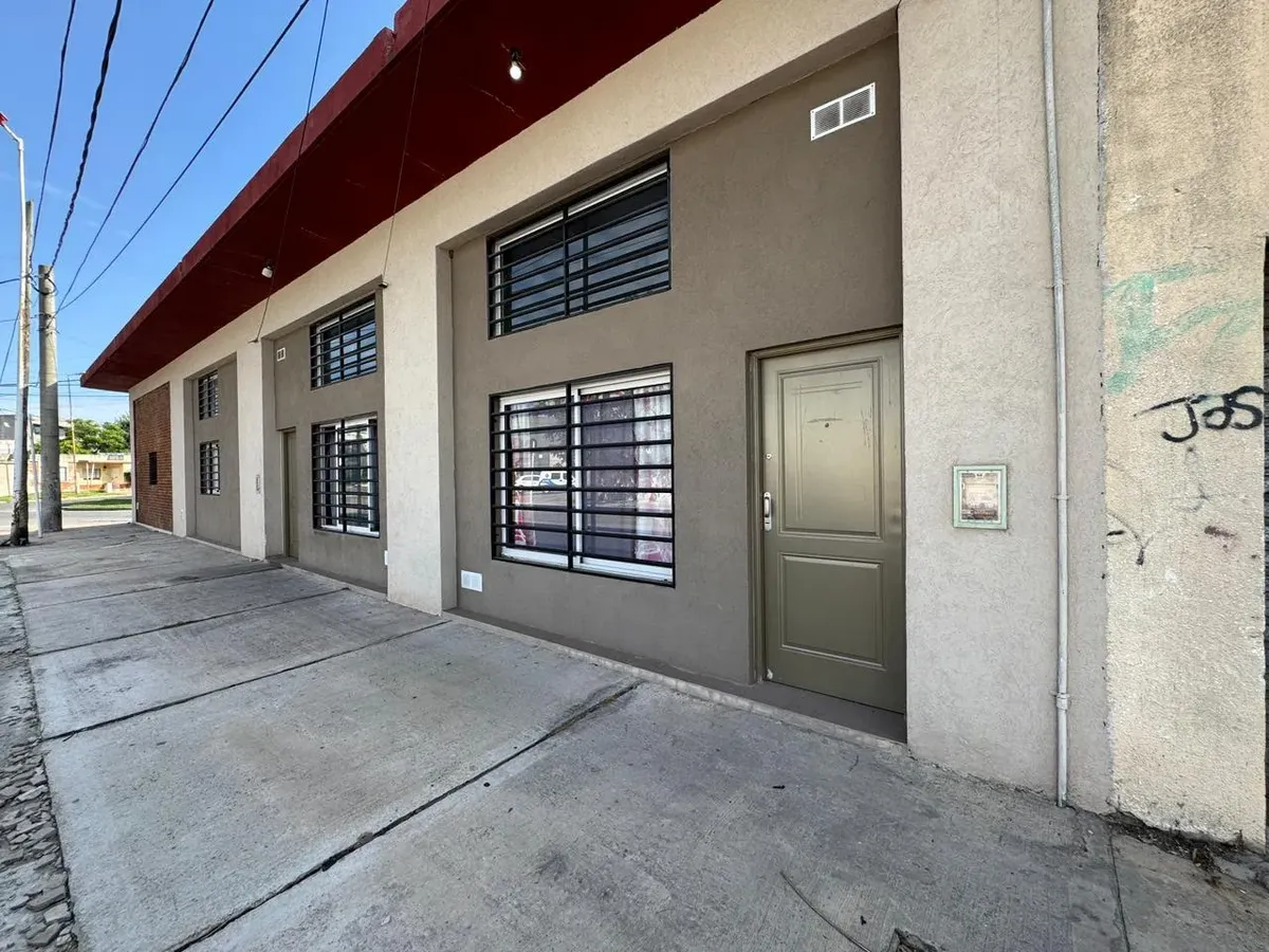 Kitnet com mezanino funcional em Morón