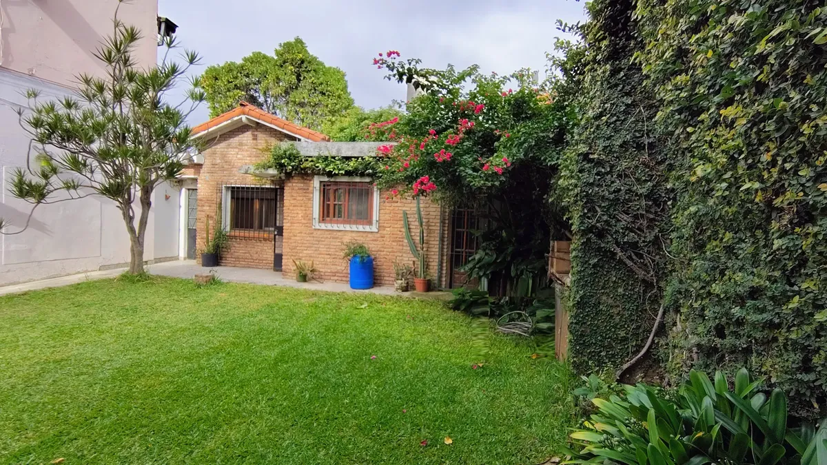 Casa de dois ambientes com jardim em Martínez