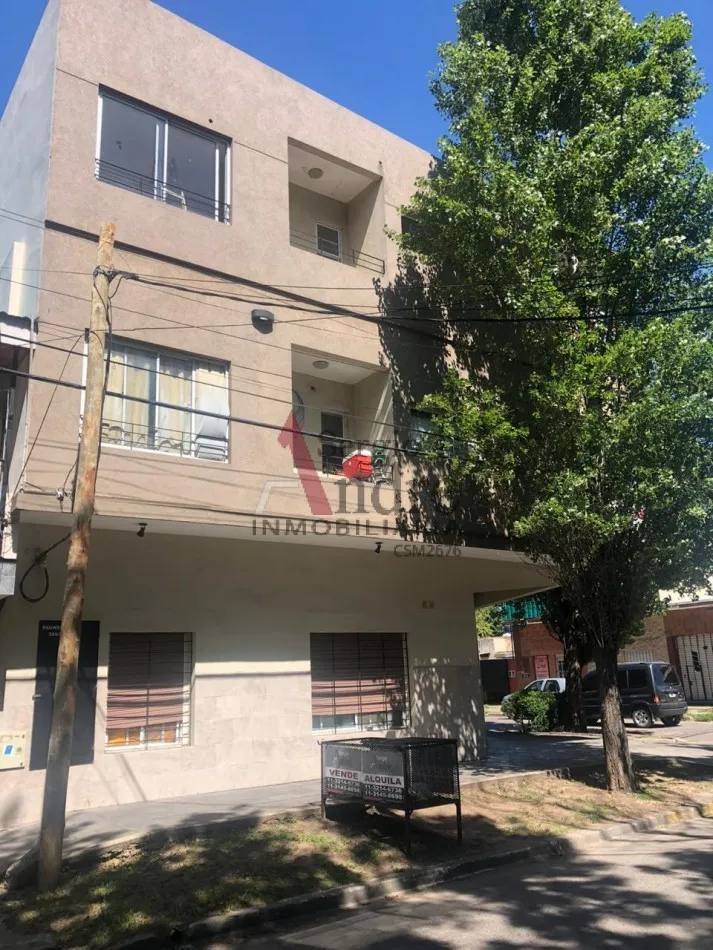 Apartamento de dois ambientes com varanda em José C. Paz